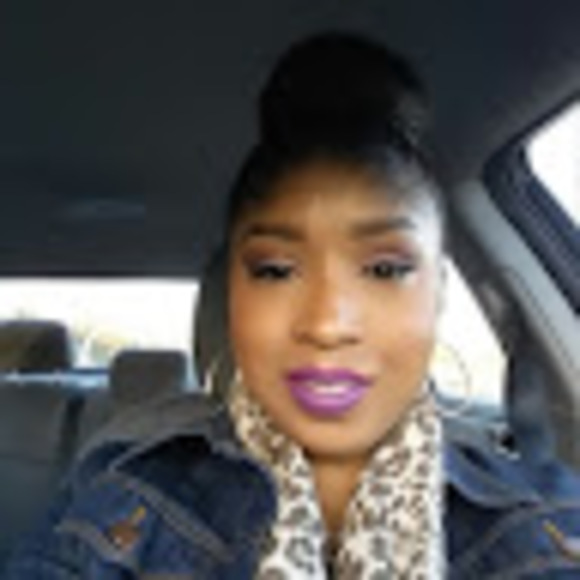 Meet your Posher, Kiana - Picture 1 of 1